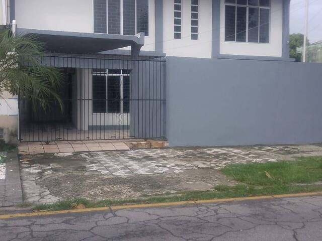 #331 - Casa para Venda em Paranaguá - PR
